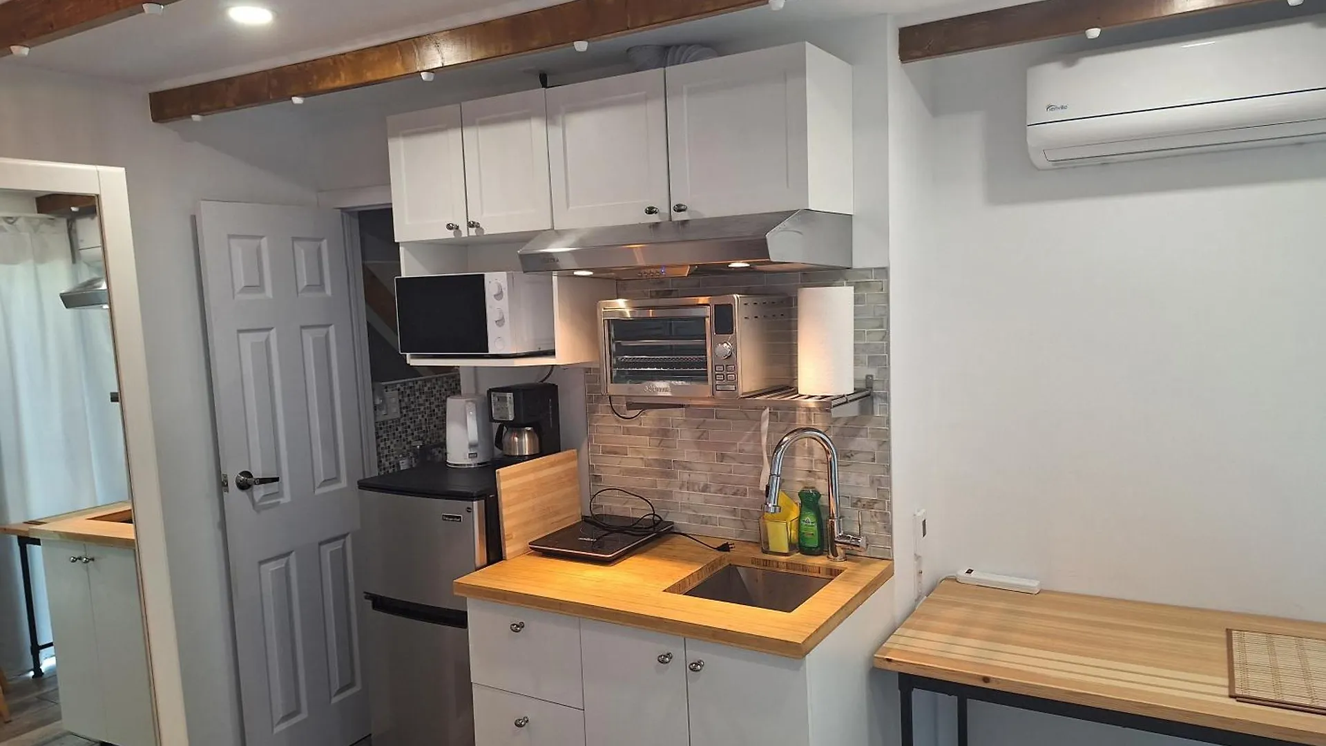 Appartement Well Equipped Studio For Non-Smoking Guests Only Citq Зo9467 Longueuil
